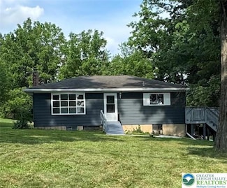 84 Moorestown Dr, Bath, PA 18014