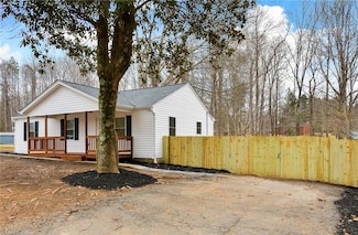 5425 Davis Rd, Winston Salem, NC 27105