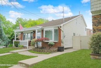 682 Barlow Ave, Staten Island, NY 10312