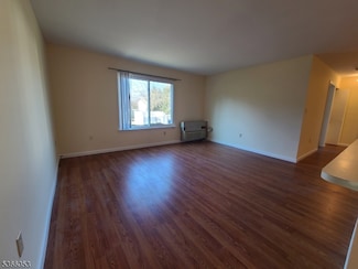 49 Eton Way, Somerset, NJ 08873