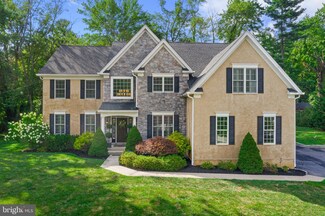 323 Oakwood Ln, Devon, PA 19333