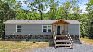743 Pollard Rd, Kodak, TN 37764