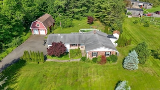 105 Minortown Rd, Woodbury, CT 06798
