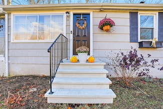 11 Denis Dr, North Grosvenordale, CT 06255