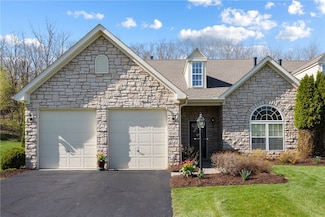 1045 Surrey Woods Dr, Canonsburg, PA 15317