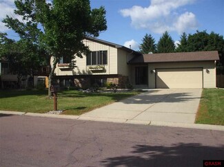 308 Ledlie Ln, Mankato, MN 56001
