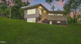 310 Knob Hill Dr, Bristol, TN 37620