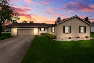 610 Kensington Dr, McHenry, IL 60050