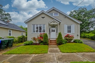 372 El Paso St, Springfield, MA 01104