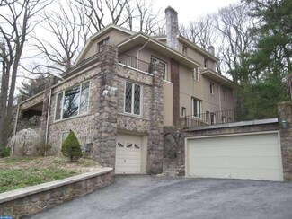 1823 Oak Rd, Pottsville, PA 17901