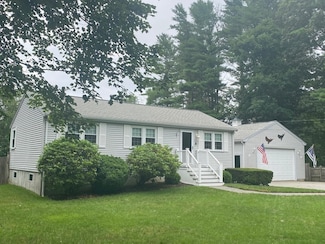 8 Craig St, Carver, MA 02330