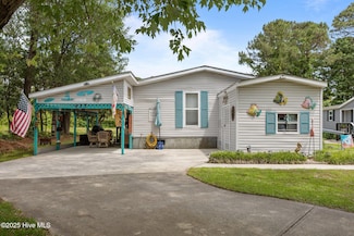 417 Quartermaster Ct, Hampstead, NC 28443
