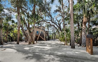 3376 S Seclusion Dr, Sarasota, FL 34239