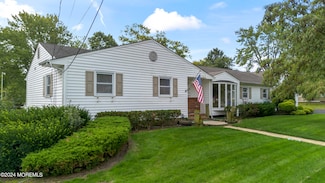 21 Kingsport Dr, Howell, NJ 07731