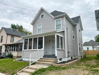 833 S Liberty Ave, Freeport, IL 61032