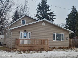 324 Madison Ave, Neche, ND 58265