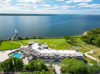 125 Corys Ln, Portsmouth, RI 02871