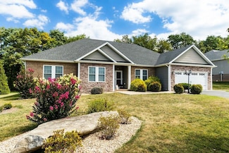 236 Jocelyn Ln, Waynesboro, VA 22980