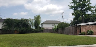 4 Laux Manor Dr, Metairie, LA 70003