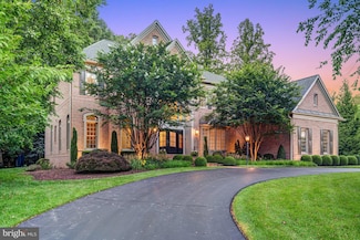 10910 Shallow Creek Dr, Great Falls, VA 22066