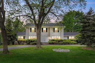15075 Kings Ridge Ct, Brookfield, WI 53005