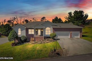 10501 Almanac Ln, Knoxville, TN 37932
