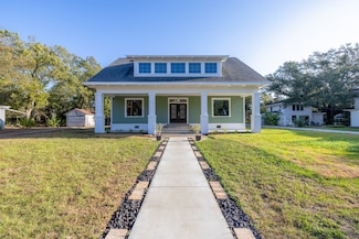 104 W State St, Eagle Lake, TX 77434