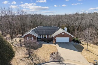 16450 Aspen Meadow Ct, Dubuque, IA 52001