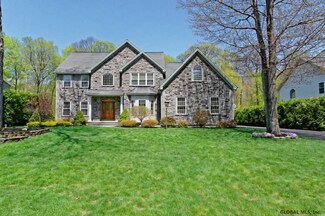 13 Wishing Well Ln, Rexford, NY 12148