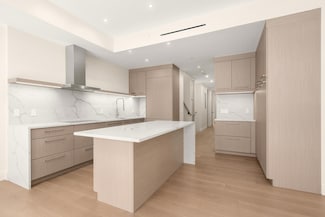303 W 113th St Unit TH, New York, NY 10026