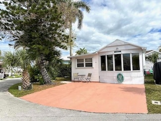 952 Nettles Blvd, Jensen Beach, FL 34957
