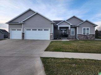 6751 Prairie View Ct, Sioux City, IA 51106