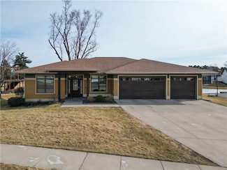 2037 Saint Andrews Dr, Altoona, WI 54720