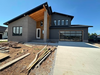 1798 E Cobblestone Dr, Ozark, MO 65721
