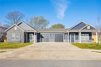 919 Valley Oaks Ln, Centerton, AR 72719
