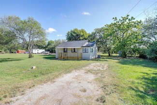 707 Harrel Ave, Bynum, TX 76631
