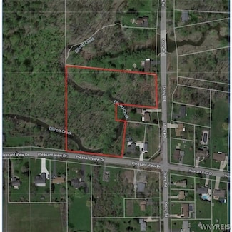 576 Pleasant View Dr, Lancaster, NY 14086