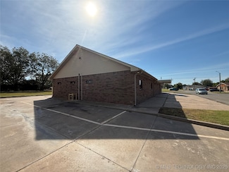 1002 E Cherry St, Cushing, OK 74023