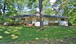 72 Brook Dr, Watchung, NJ 07069