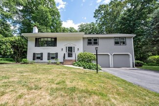 9 Camelot Ln, Medfield, MA 02052