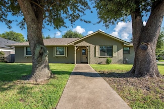 1121 Phyllis St, Deer Park, TX 77536