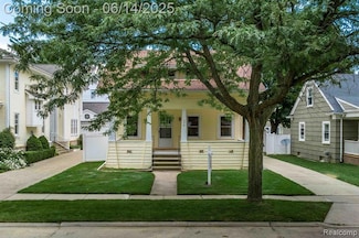 776 W Lincoln St, Birmingham, MI 48009