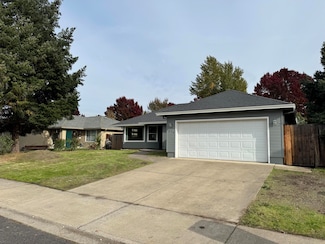 276 Candis Dr, Eagle Point, OR 97524