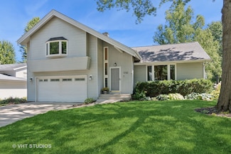 1732 Clyde Dr, Naperville, IL 60565