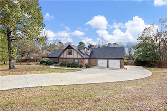 1424 Lands End Point N, Russellville, AR 72802