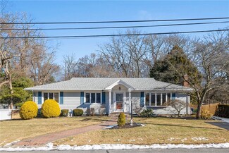 60 Merrymount Dr, Warwick, RI 02888