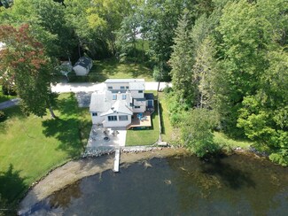 173 Lake Shore Dr, Cheshire, MA 01225