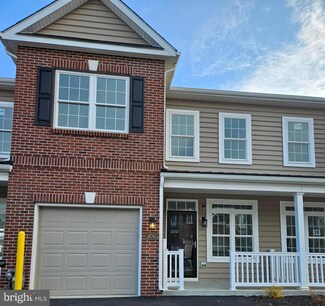 16729 River View Cir, Bristol, PA 19007