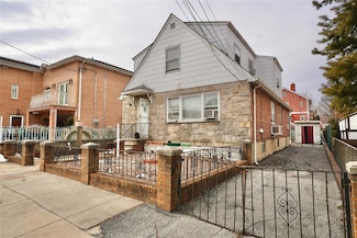20-50 Hazen St, Flushing, NY 11370