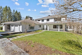 214 Upper Hollow Rd, Stowe, VT 05672
